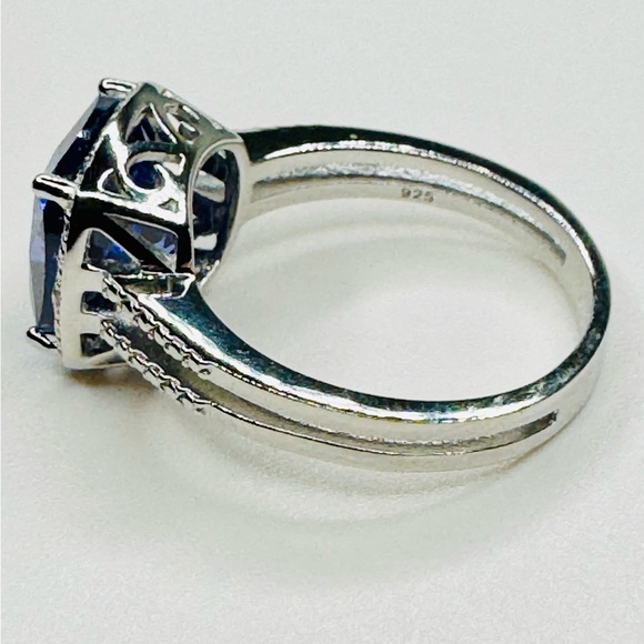 Tanzanite 5 Carat Gemstone Set in 925 Sterling Silver - Picture 5 of 8